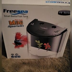 NWT Freesea mini beta fish aquarium. New in box. Great starter for kids